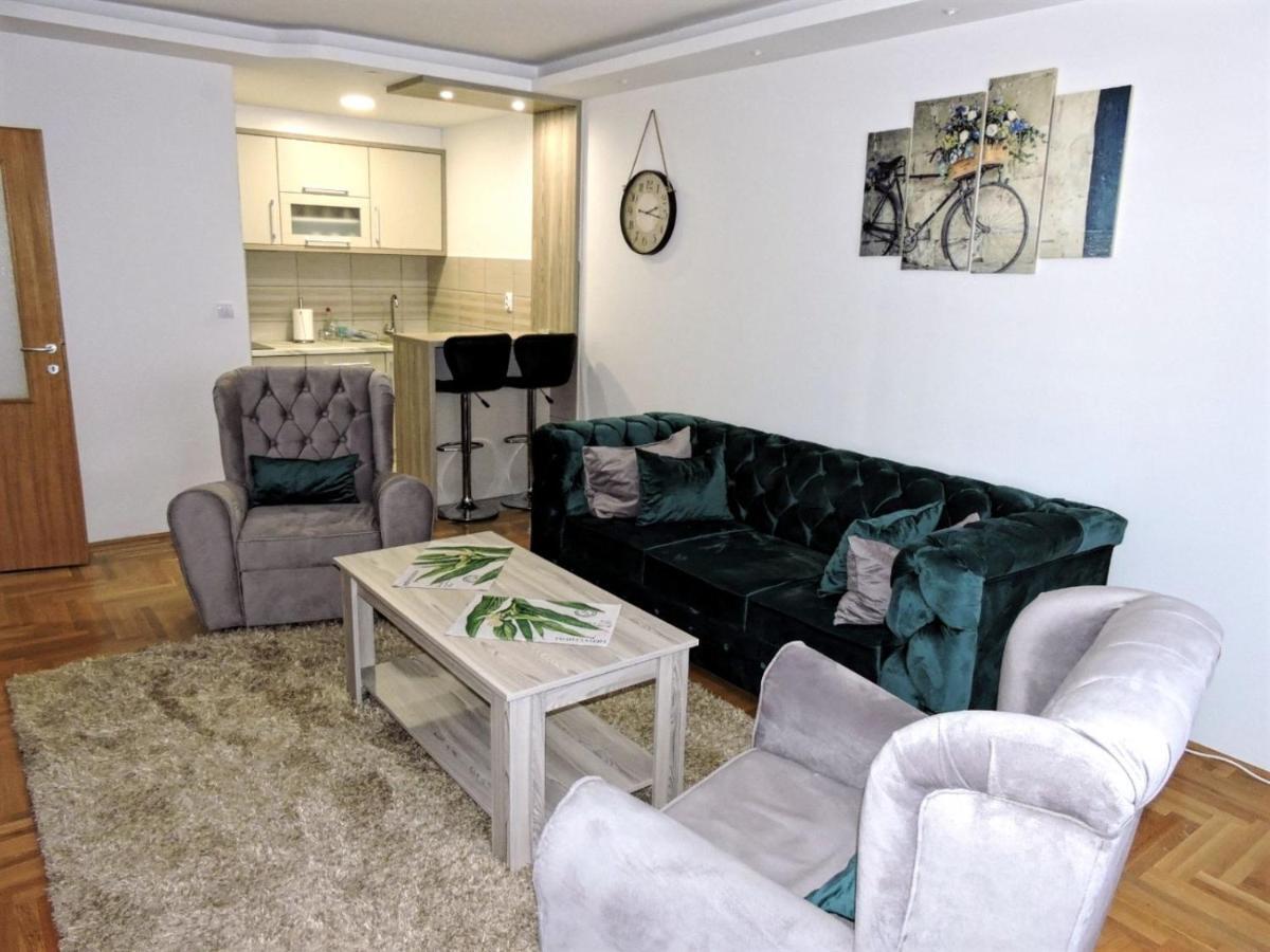 Ferienwohnung Apartman Lux S&V 1 Lukavica Istocno Sarajevo Hilandarska Centar Exterior foto