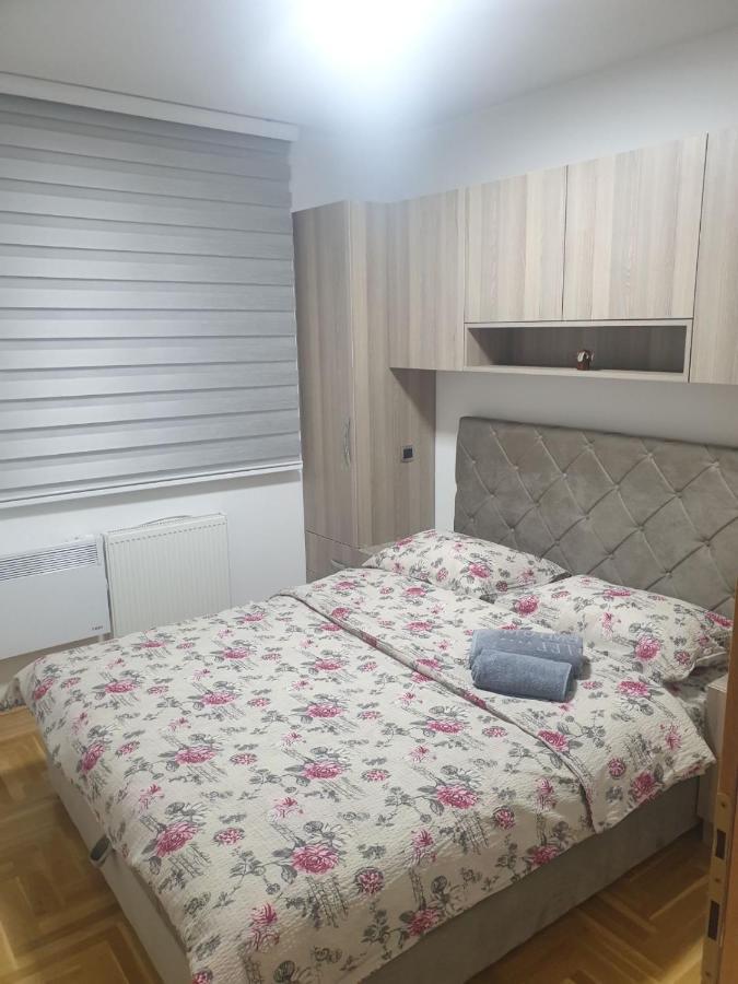 Ferienwohnung Apartman Lux S&V 1 Lukavica Istocno Sarajevo Hilandarska Centar Exterior foto