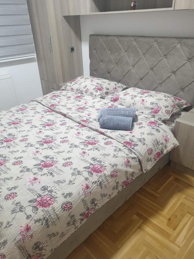Ferienwohnung Apartman Lux S&V 1 Lukavica Istocno Sarajevo Hilandarska Centar Exterior foto